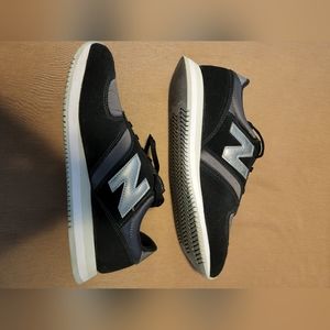 Women's New Balance 420 V2 Sneakers